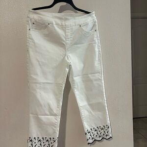 Lulu-B White Pant capri with Black Hem Embroidery